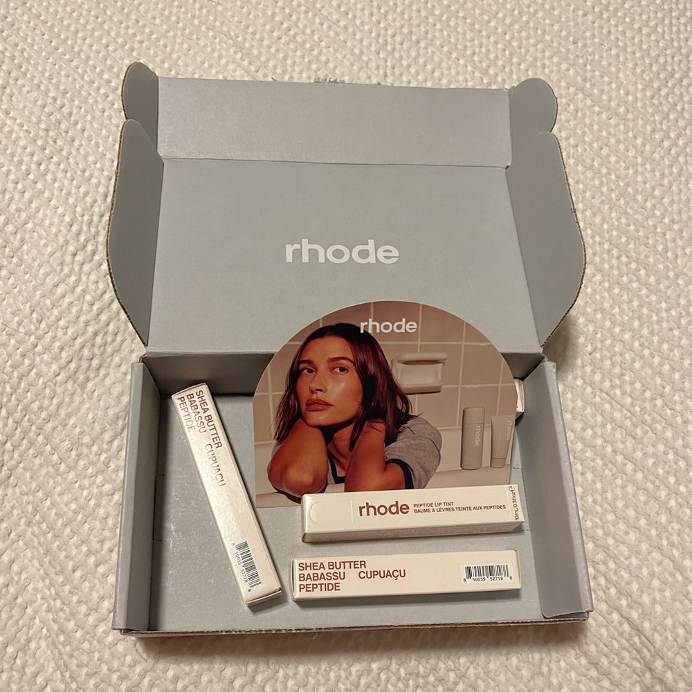 Cinnamon Roll Rhode Lip Tint-CAN BE SHIPPED IN RHODE PACKAGE